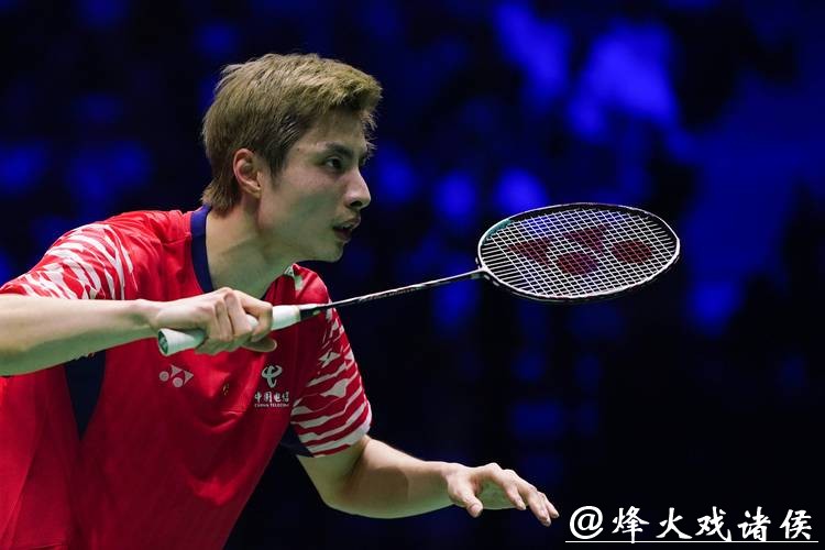 世界羽联年终总决赛 石宇奇2-0昆拉武特晋级决赛