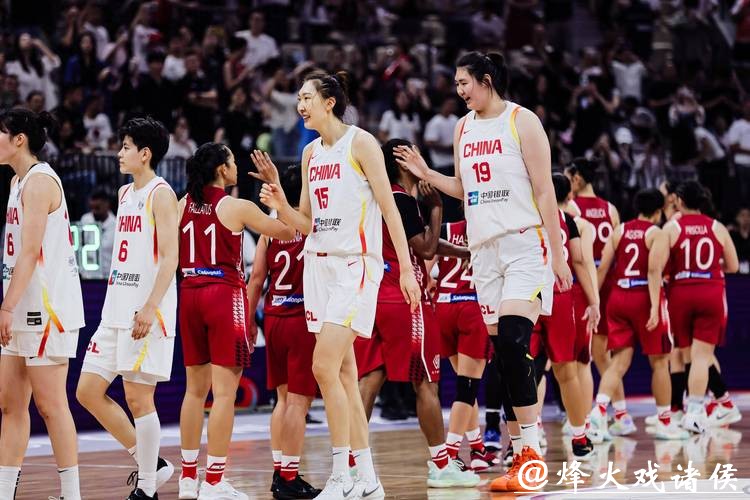 中国女篮首场热身赛56分大胜国际女篮联队