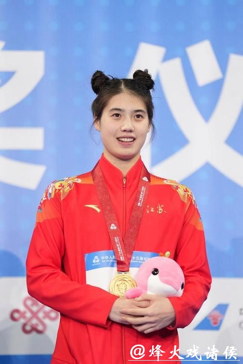 张雨霏谈全运会：有在慢慢“变回小将”